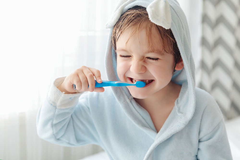 ¿Cómo enseñar a los niños a cepillarse los dientes?